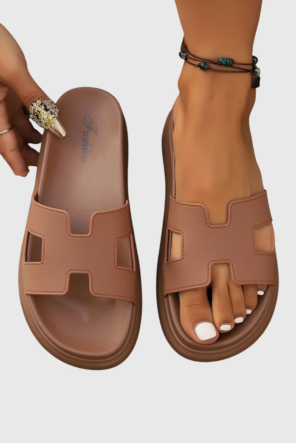 ליאן - סנדלים אלגנטיים בעיצוב קלאסי